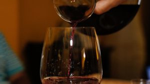 pouring shiraz